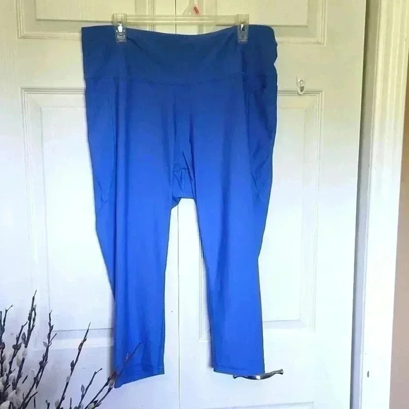 Women's Plus Size Old Navy Active Elevate Legging Capri's  Soft Blue - Size XXL - Picture 1 of 9